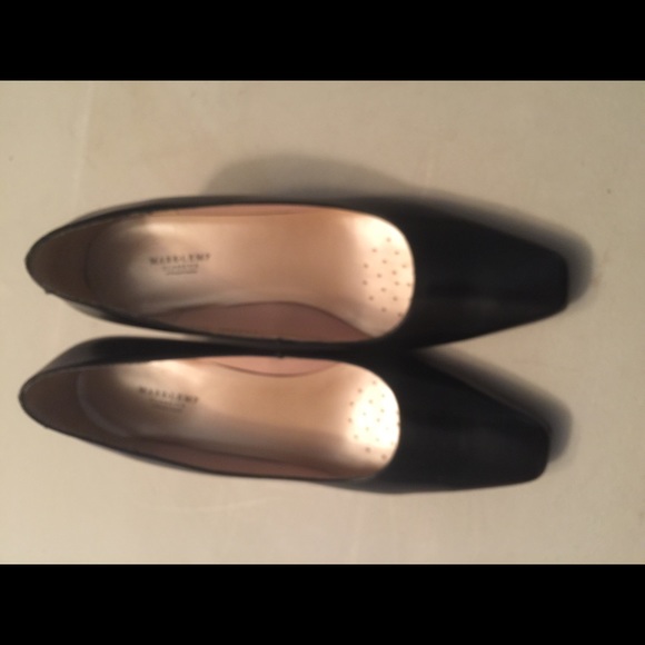 Shoes - Picture 3 of 6